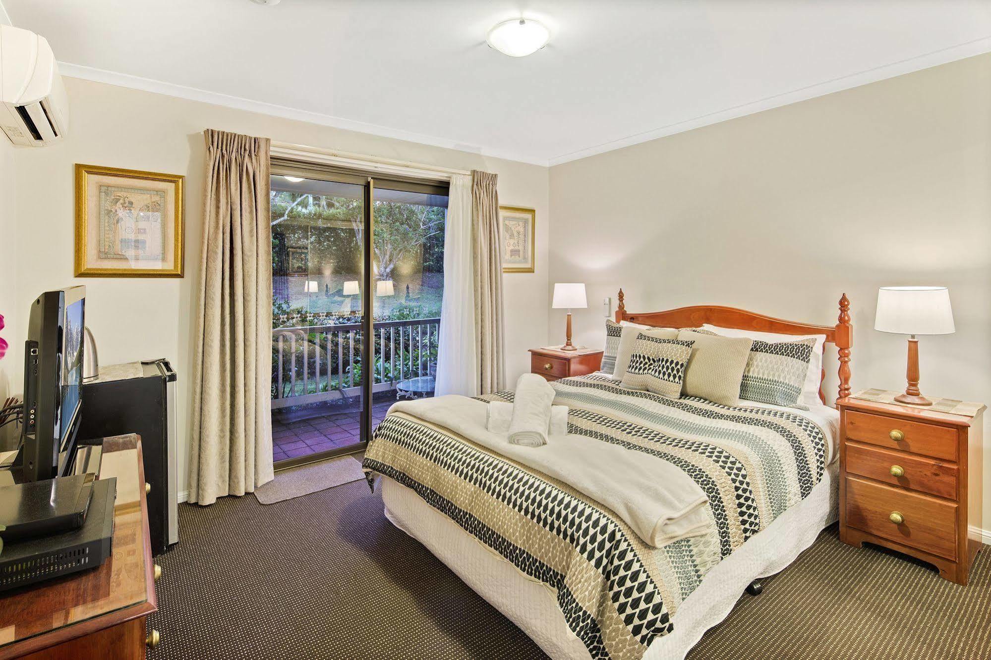 Eden Lodge Nambour Bagian luar foto