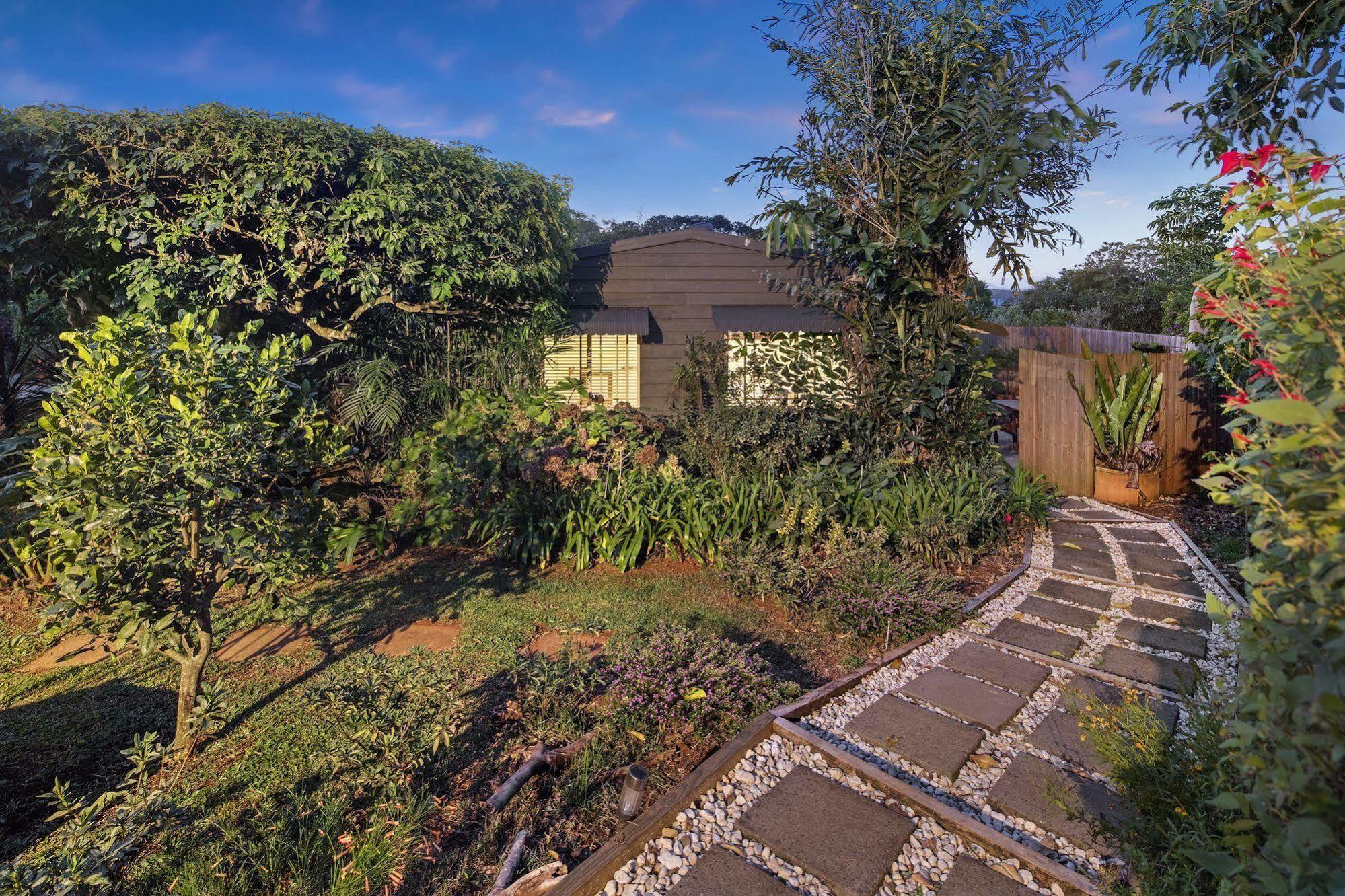 Eden Lodge Nambour Bagian luar foto