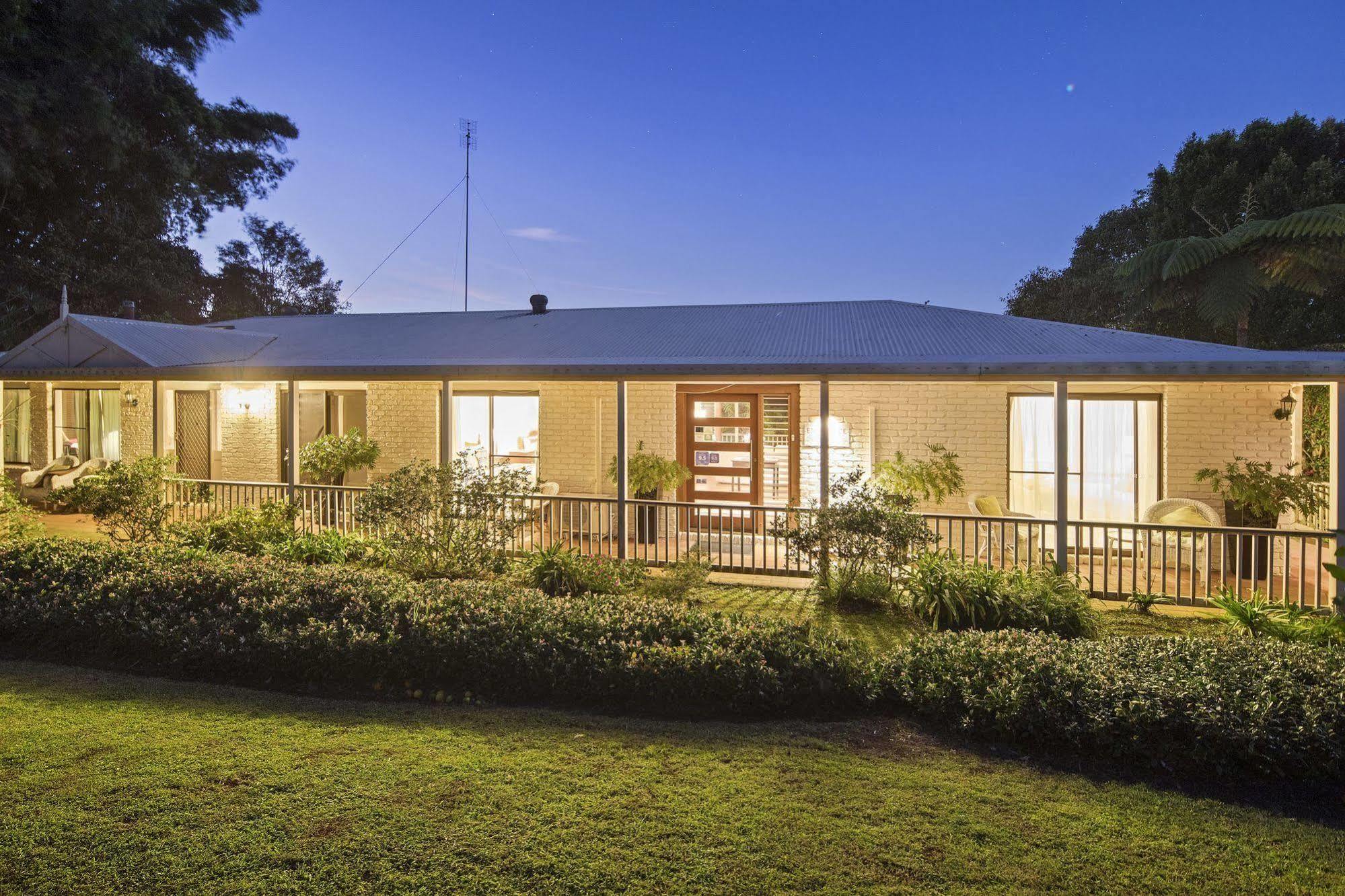 Eden Lodge Nambour Bagian luar foto